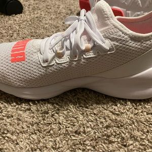 BRAND NEW White and peach puma shoes woman’s size 7.5